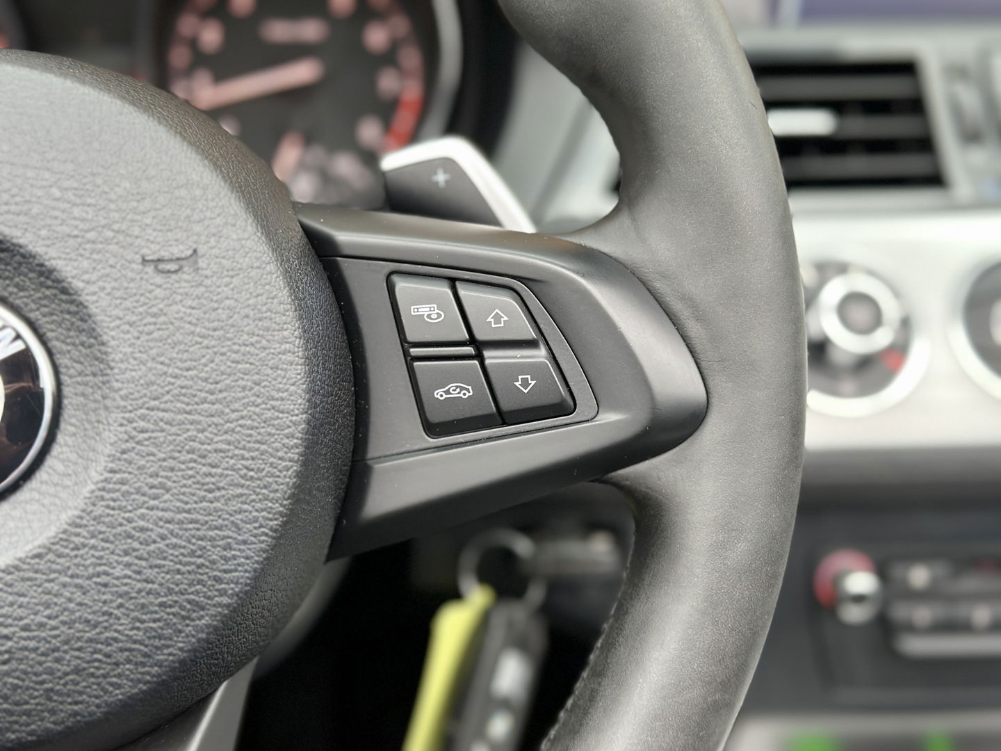 BMW Z4 Roadster sDrive18i Executive | Hardtop | Dealer Onderhouden | 2 Eigenaren | Cruise Control | Parkeersensoren | Stoelverwarming | Bluetooth | Lederen Bekleding | 19" Lichtmetaal |