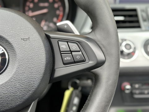 BMW Z4 Roadster sDrive18i Executive | Hardtop | Dealer Onderhouden | 2 Eigenaren | Cruise Control | Parkeersensoren | Stoelverwarming | Bluetooth | Lederen Bekleding | 19" Lichtmetaal |