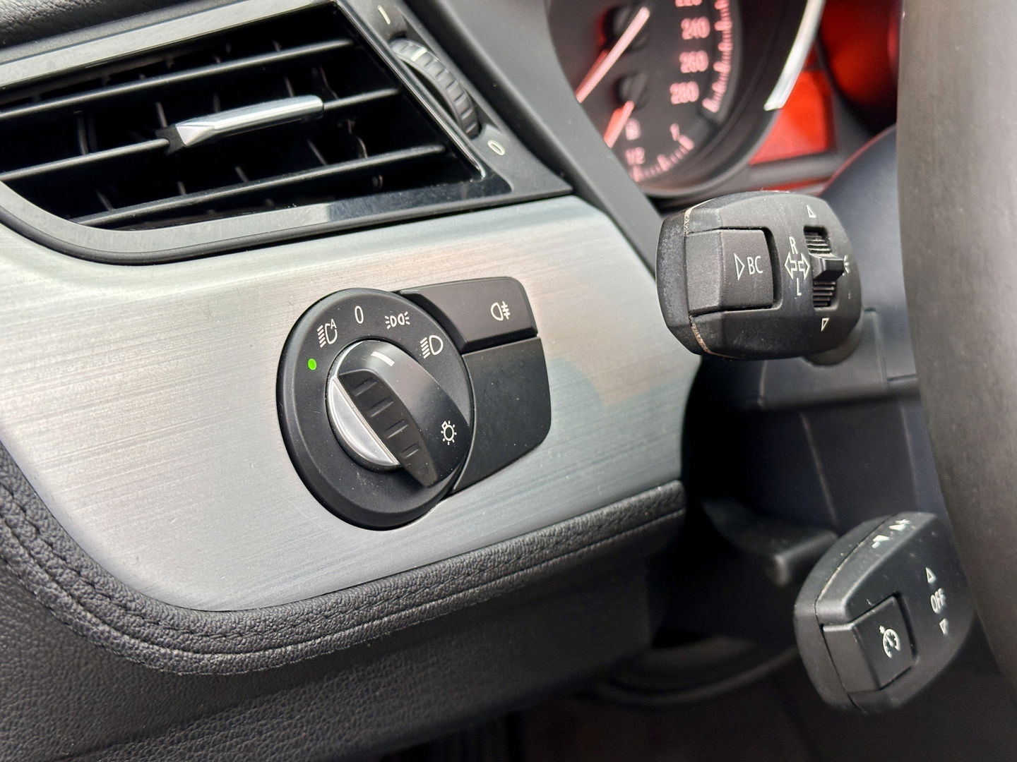 BMW Z4 Roadster sDrive18i Executive | Hardtop | Dealer Onderhouden | 2 Eigenaren | Cruise Control | Parkeersensoren | Stoelverwarming | Bluetooth | Lederen Bekleding | 19" Lichtmetaal |