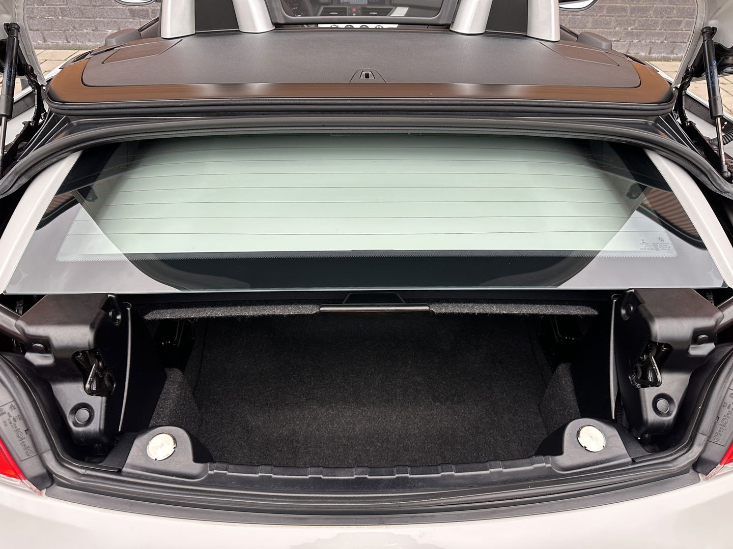 BMW Z4 Roadster sDrive18i Executive | Hardtop | Dealer Onderhouden | 2 Eigenaren | Cruise Control | Parkeersensoren | Stoelverwarming | Bluetooth | Lederen Bekleding | 19" Lichtmetaal |