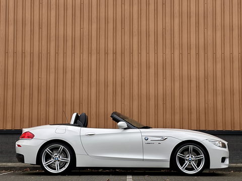 BMW Z4 Roadster sDrive18i Executive | Hardtop | Dealer Onderhouden | 2 Eigenaren | Cruise Control | Parkeersensoren | Stoelverwarming | Bluetooth | Lederen Bekleding | 19" Lichtmetaal |