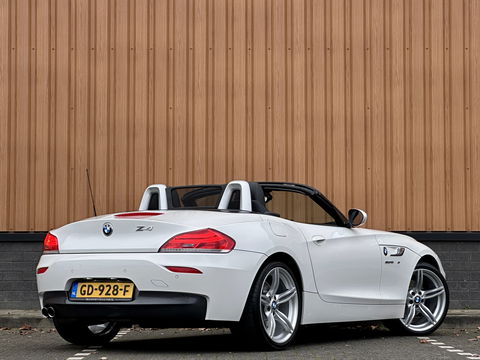 BMW Z4 Roadster sDrive18i Executive | Hardtop | Dealer Onderhouden | 2 Eigenaren | Cruise Control | Parkeersensoren | Stoelverwarming | Bluetooth | Lederen Bekleding | 19" Lichtmetaal |