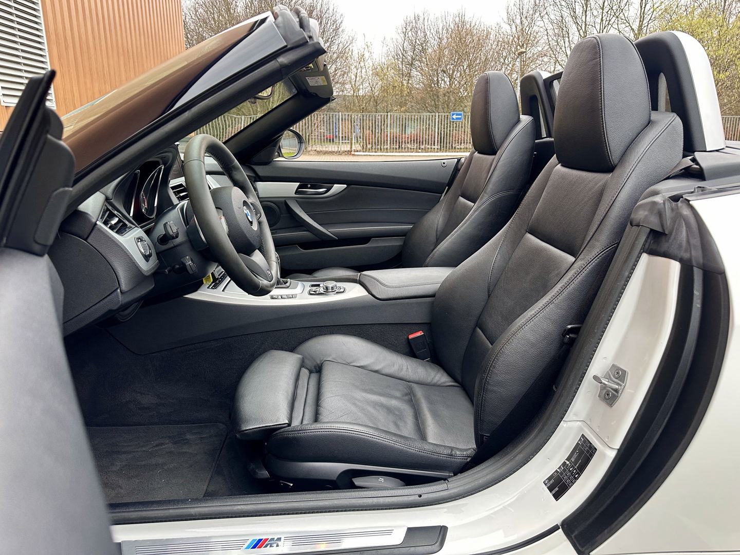 BMW Z4 Roadster sDrive18i Executive | Hardtop | Dealer Onderhouden | 2 Eigenaren | Cruise Control | Parkeersensoren | Stoelverwarming | Bluetooth | Lederen Bekleding | 19" Lichtmetaal |