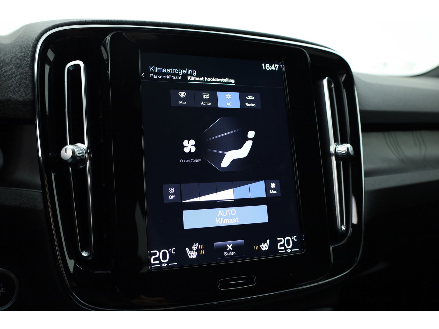 Volvo XC40 1.5 T5 Plug-in hybrid Plus Dark Facelift | Elek. stoelen +  geheugen | H&K Audio | Camera  | Stoel + stuurverw. |