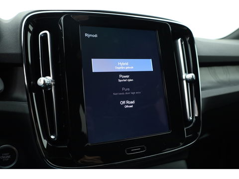 Volvo XC40 1.5 T5 Plug-in hybrid Plus Dark Facelift | Elek. stoelen +  geheugen | H&K Audio | Camera  | Stoel + stuurverw. |