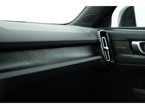 Volvo XC40 1.5 T5 Plug-in hybrid Plus Dark Facelift | Elek. stoelen +  geheugen | H&K Audio | Camera  | Stoel + stuurverw. |