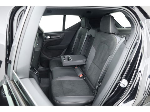Volvo XC40 1.5 T5 Plug-in hybrid Plus Dark Facelift | Elek. stoelen +  geheugen | H&K Audio | Camera  | Stoel + stuurverw. |