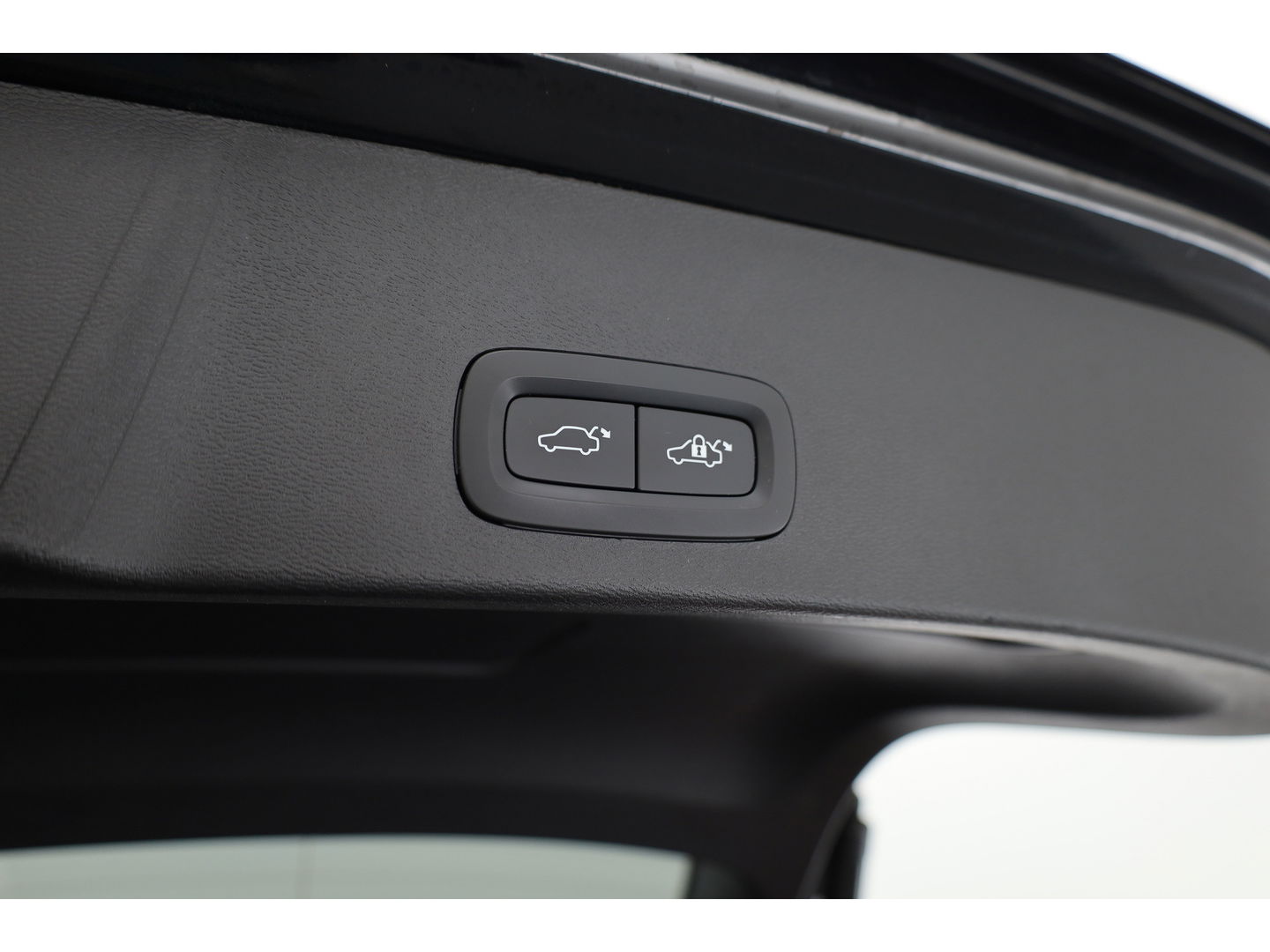 Volvo XC40 1.5 T5 Plug-in hybrid Plus Dark Facelift | Elek. stoelen +  geheugen | H&K Audio | Camera  | Stoel + stuurverw. |