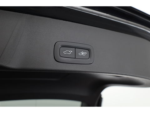 Volvo XC40 1.5 T5 Plug-in hybrid Plus Dark Facelift | Elek. stoelen +  geheugen | H&K Audio | Camera  | Stoel + stuurverw. |