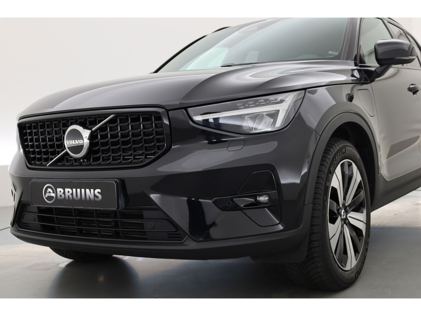 Volvo XC40 1.5 T5 Plug-in hybrid Plus Dark Facelift | Elek. stoelen +  geheugen | H&K Audio | Camera  | Stoel + stuurverw. |
