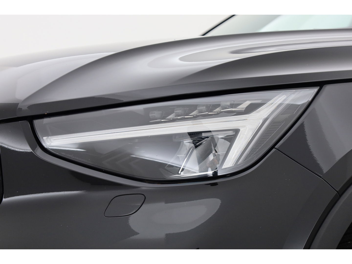 Volvo XC40 1.5 T5 Plug-in hybrid Plus Dark Facelift | Elek. stoelen +  geheugen | H&K Audio | Camera  | Stoel + stuurverw. |