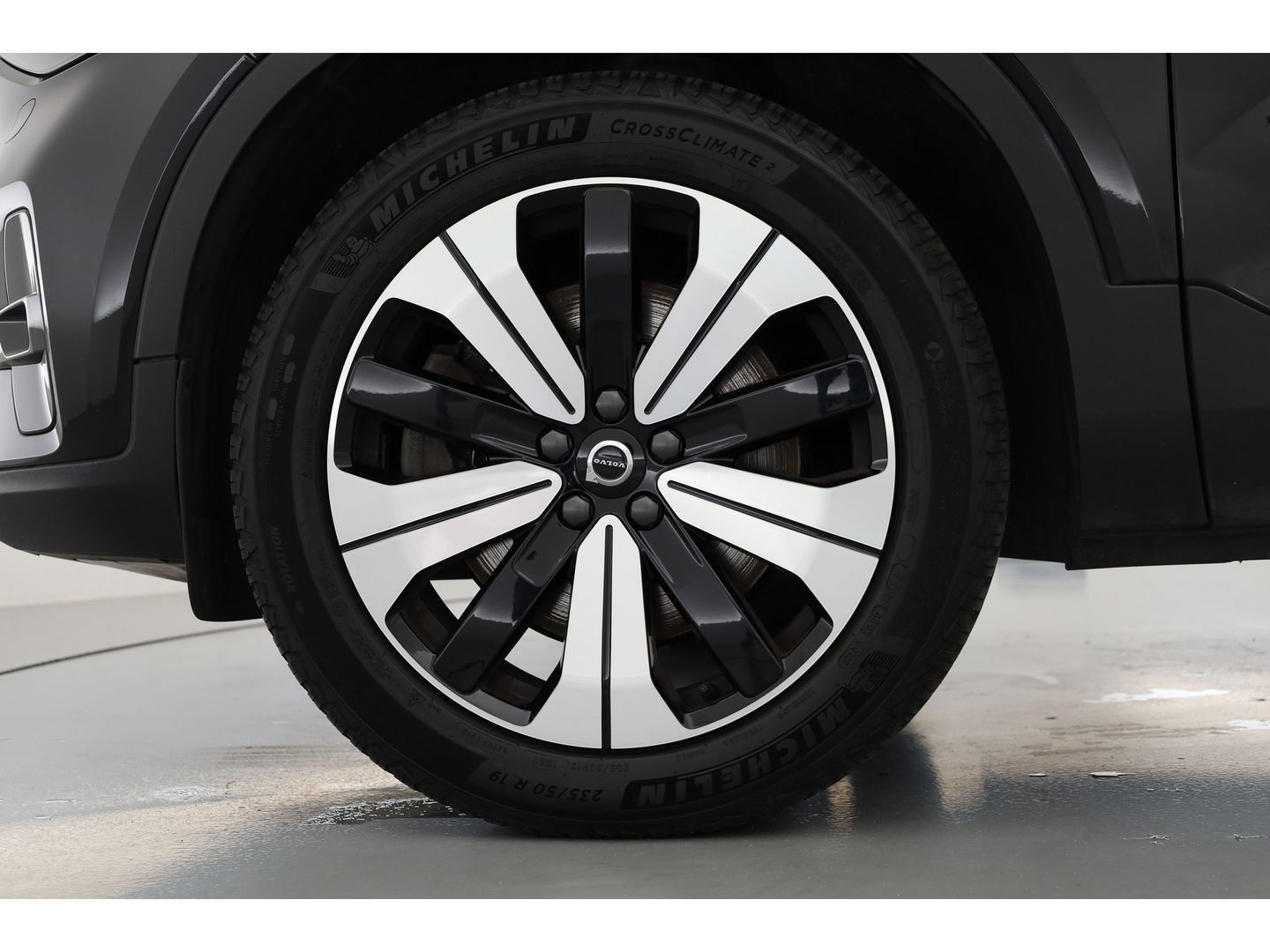 Volvo XC40 1.5 T5 Plug-in hybrid Plus Dark Facelift | Elek. stoelen +  geheugen | H&K Audio | Camera  | Stoel + stuurverw. |