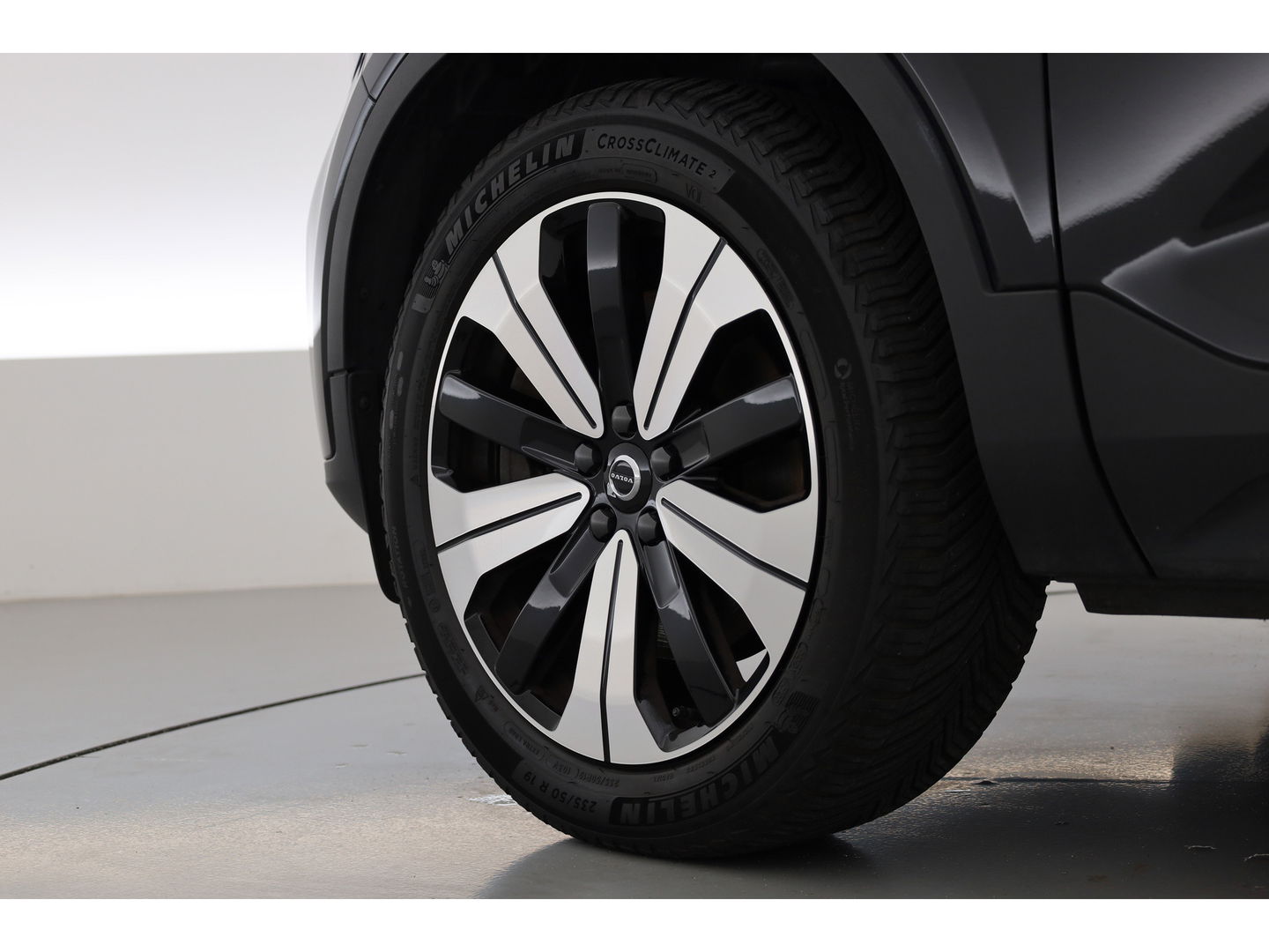 Volvo XC40 1.5 T5 Plug-in hybrid Plus Dark Facelift | Elek. stoelen +  geheugen | H&K Audio | Camera  | Stoel + stuurverw. |