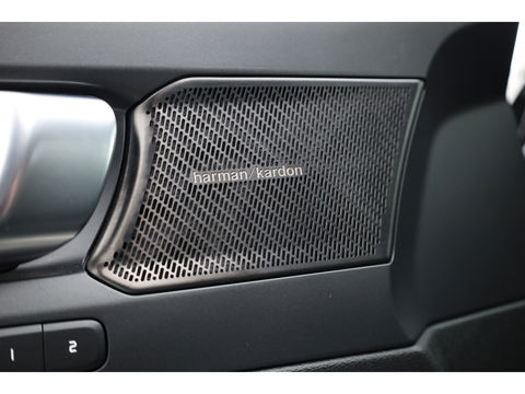 Volvo XC40 1.5 T5 Plug-in hybrid Plus Dark Facelift | Elek. stoelen +  geheugen | H&K Audio | Camera  | Stoel + stuurverw. |