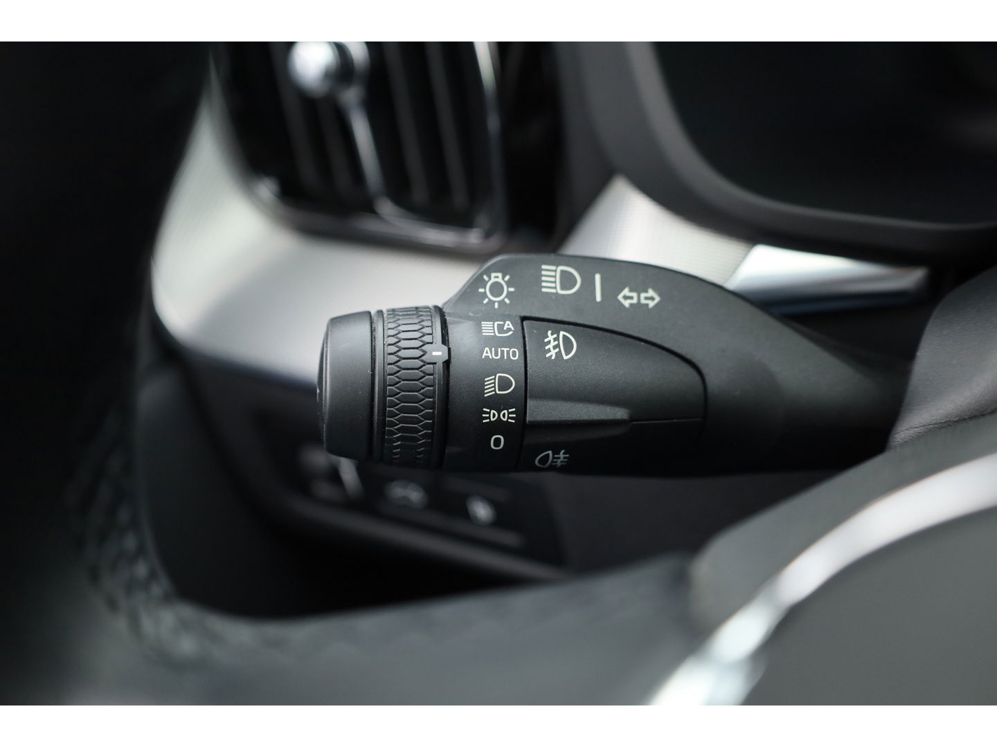 Volvo XC60 2.0 T6 Plug-in hybrid AWD R-Design | Facelift | Long Range | Pano-dak | 21 inch | Sportstoelen | 360 camera | ACC | Standkachel