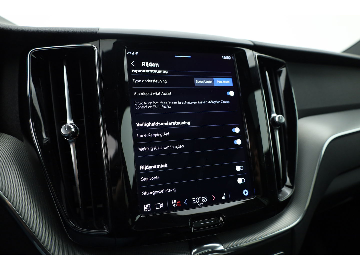 Volvo XC60 2.0 T6 Plug-in hybrid AWD R-Design | Facelift | Long Range | Pano-dak | 21 inch | Sportstoelen | 360 camera | ACC | Standkachel