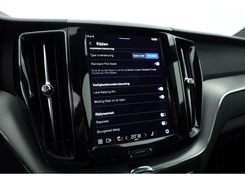 Volvo XC60 2.0 T6 Plug-in hybrid AWD R-Design | Facelift | Long Range | Pano-dak | 21 inch | Sportstoelen | 360 camera | ACC | Standkachel