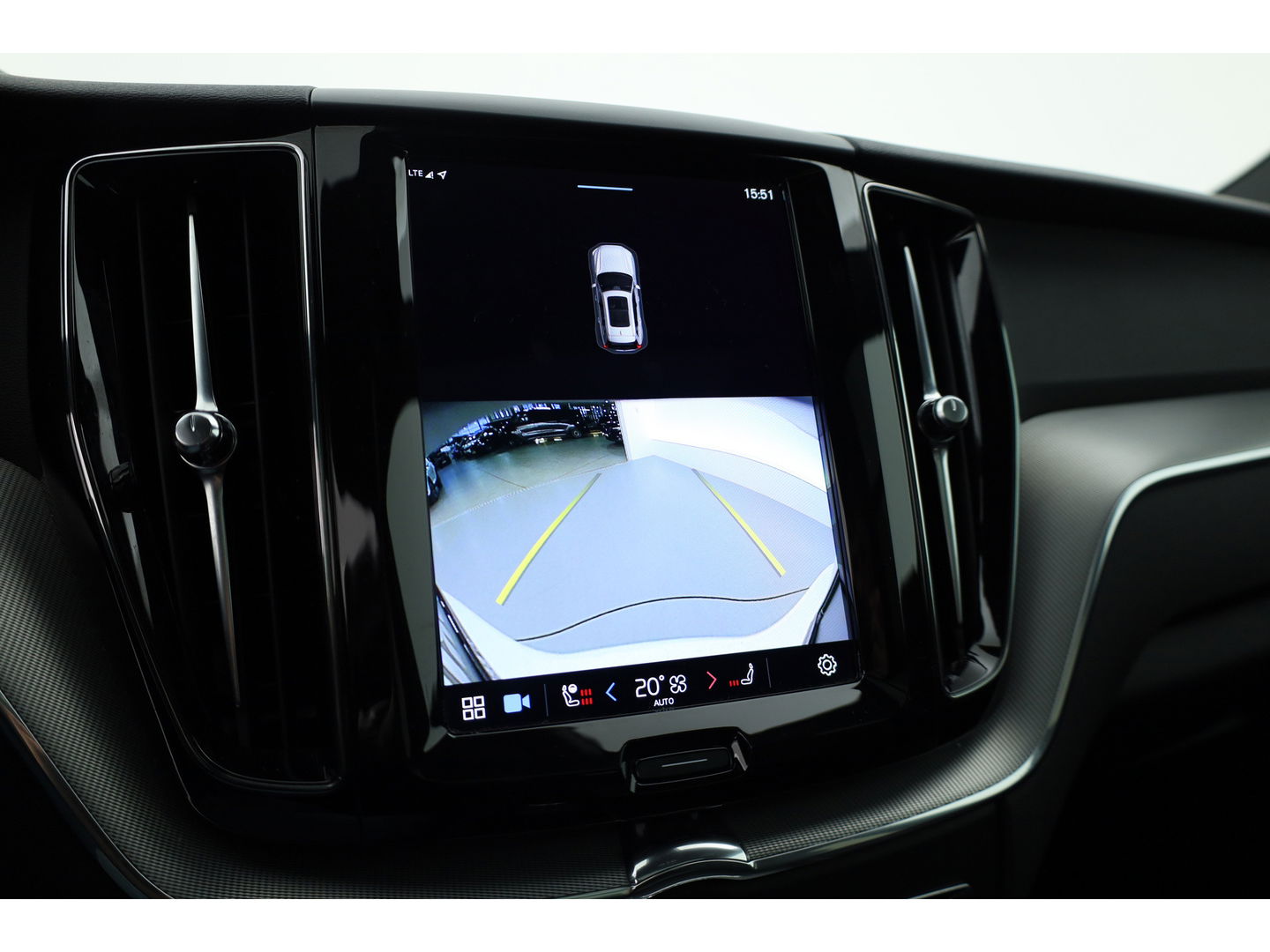 Volvo XC60 2.0 T6 Plug-in hybrid AWD R-Design | Facelift | Long Range | Pano-dak | 21 inch | Sportstoelen | 360 camera | ACC | Standkachel