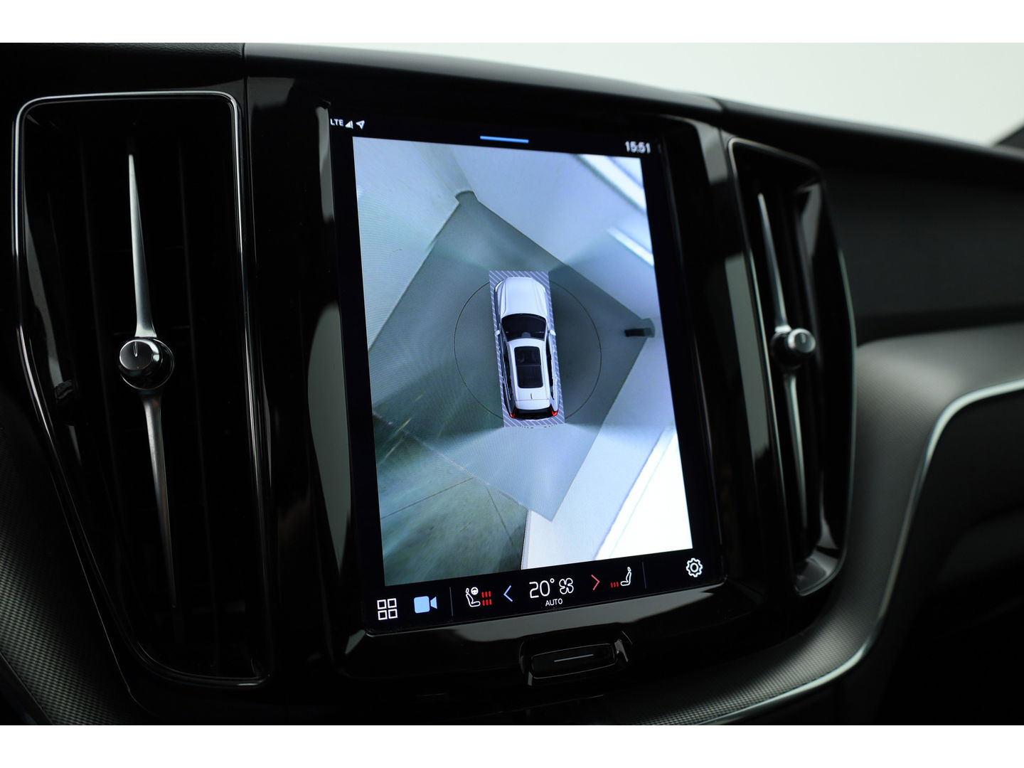 Volvo XC60 2.0 T6 Plug-in hybrid AWD R-Design | Facelift | Long Range | Pano-dak | 21 inch | Sportstoelen | 360 camera | ACC | Standkachel