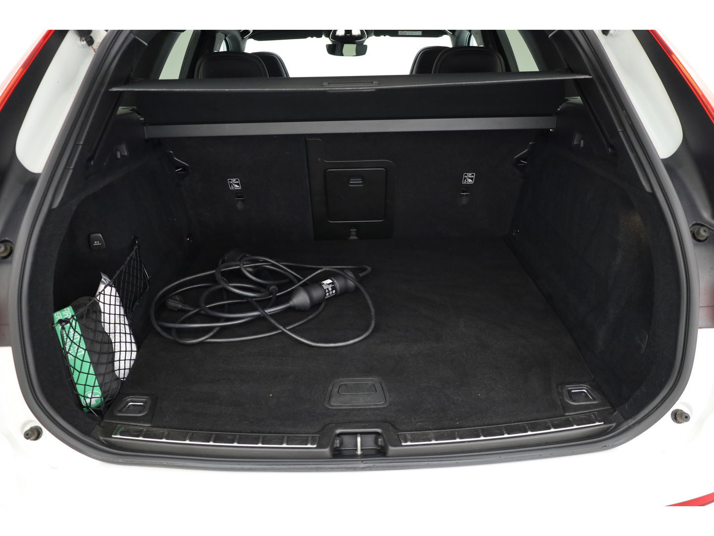 Volvo XC60 2.0 T6 Plug-in hybrid AWD R-Design | Facelift | Long Range | Pano-dak | 21 inch | Sportstoelen | 360 camera | ACC | Standkachel