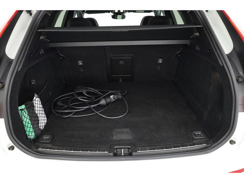 Volvo XC60 2.0 T6 Plug-in hybrid AWD R-Design | Facelift | Long Range | Pano-dak | 21 inch | Sportstoelen | 360 camera | ACC | Standkachel