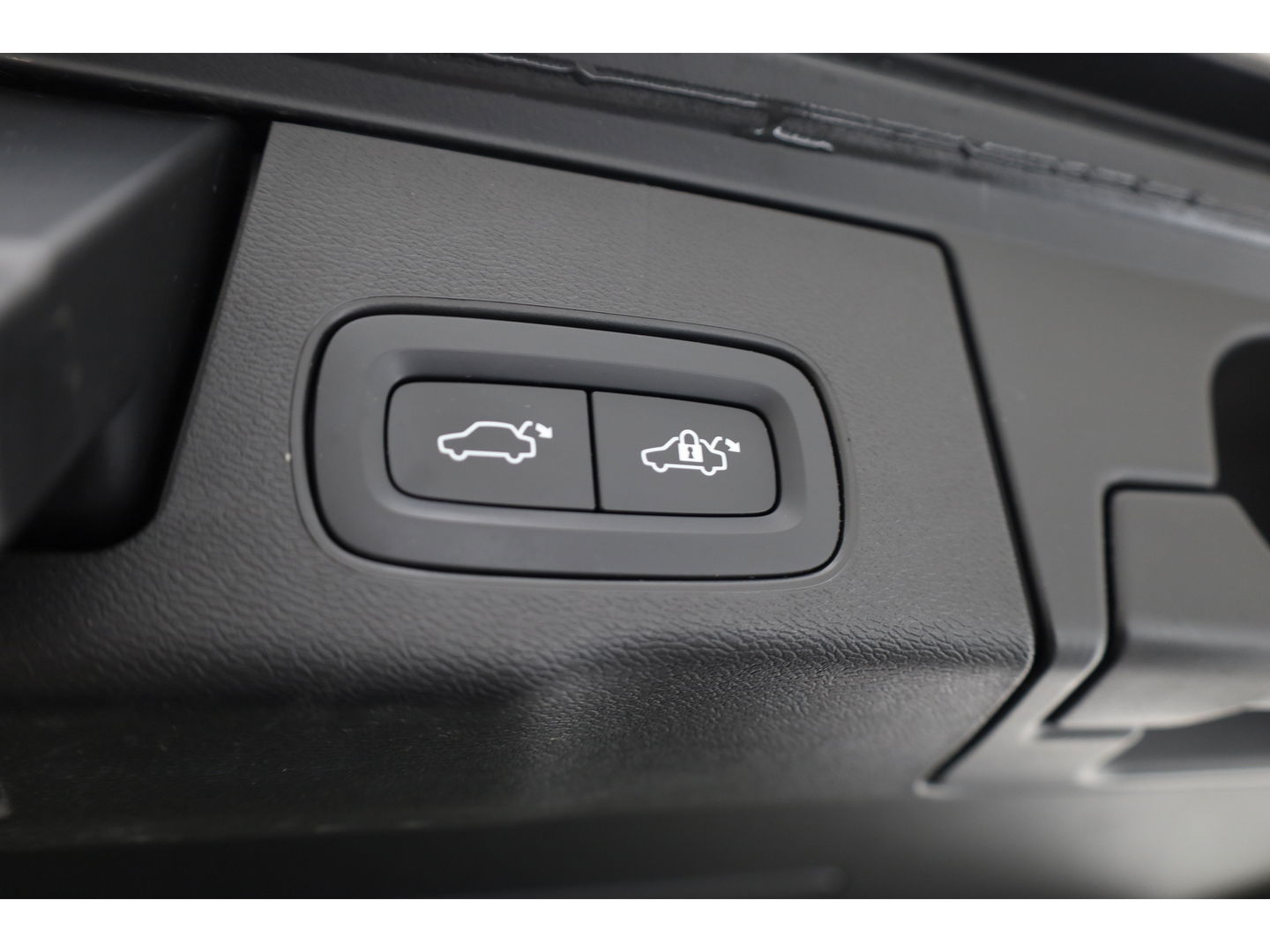 Volvo XC60 2.0 T6 Plug-in hybrid AWD R-Design | Facelift | Long Range | Pano-dak | 21 inch | Sportstoelen | 360 camera | ACC | Standkachel