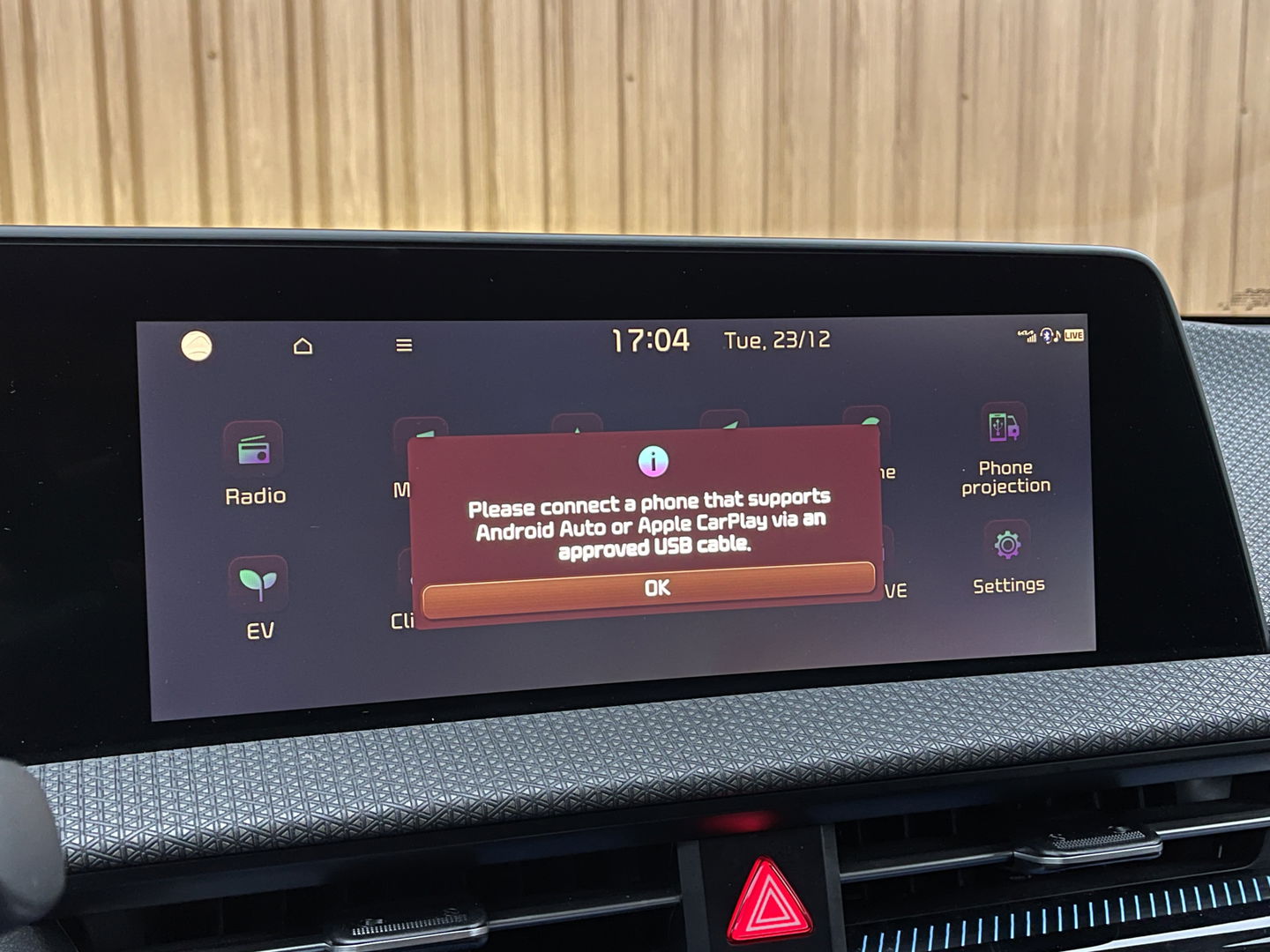 Kia Ev6 Plus 77.4 kWh | SoH 100% | Apple Carplay | Achteruitrijcamera | Parkeersensoren | Elektrische Stoelen | Stoelverwarming/verkoeling | DAB | Navigatie | Meridian | Stuurverwarming |
