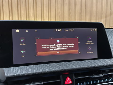 Kia Ev6 Plus 77.4 kWh | SoH 100% | Apple Carplay | Achteruitrijcamera | Parkeersensoren | Elektrische Stoelen | Stoelverwarming/verkoeling | DAB | Navigatie | Meridian | Stuurverwarming |