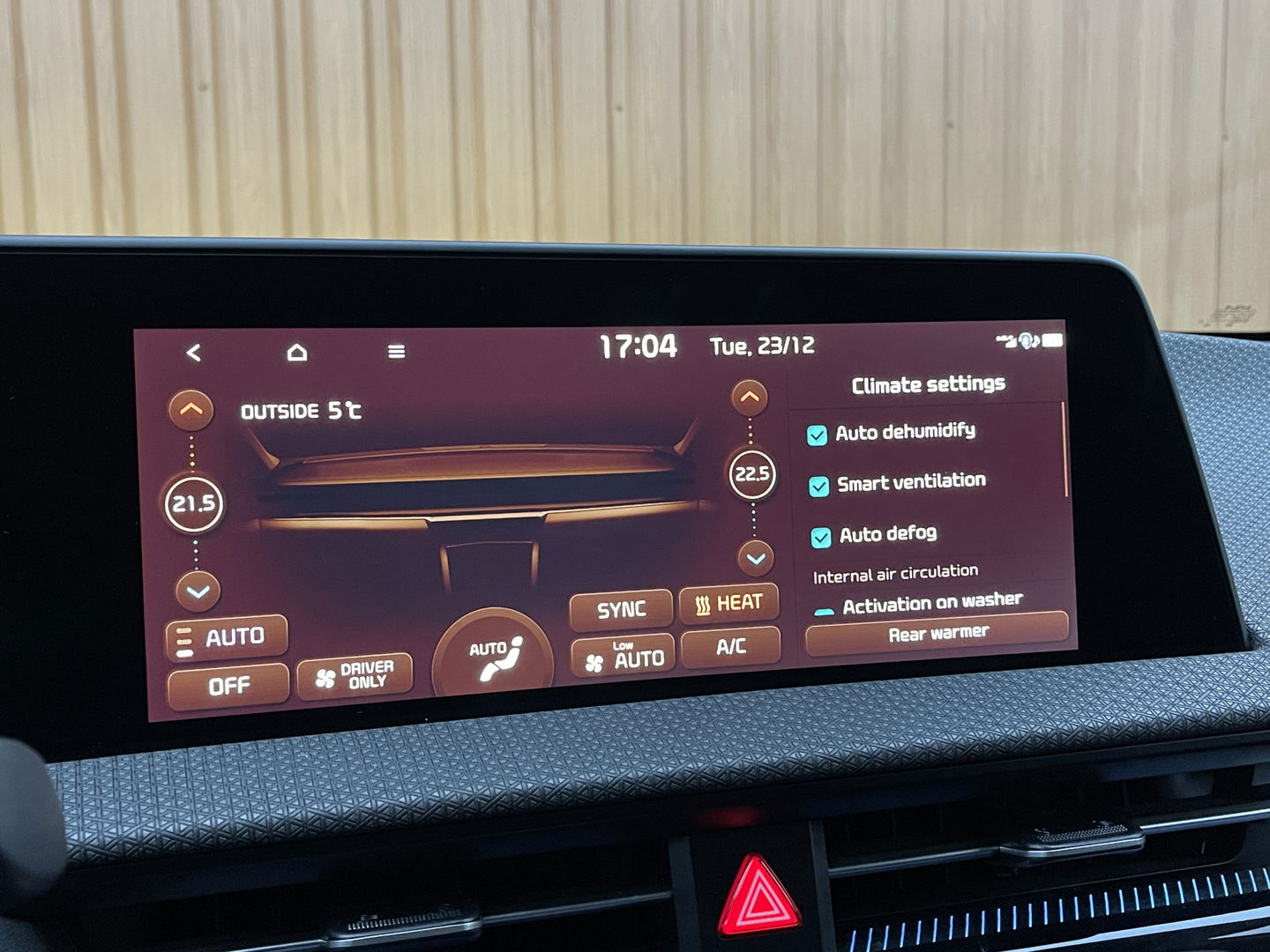 Kia Ev6 Plus 77.4 kWh | SoH 100% | Apple Carplay | Achteruitrijcamera | Parkeersensoren | Elektrische Stoelen | Stoelverwarming/verkoeling | DAB | Navigatie | Meridian | Stuurverwarming |