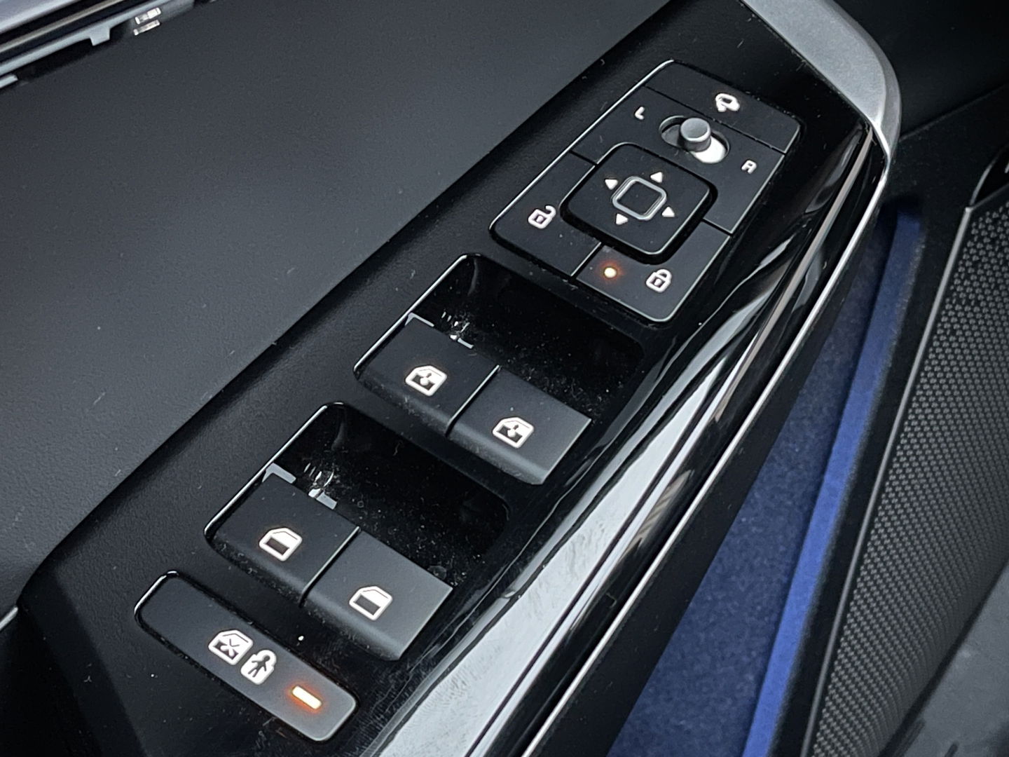 Kia Ev6 Plus 77.4 kWh | SoH 100% | Apple Carplay | Achteruitrijcamera | Parkeersensoren | Elektrische Stoelen | Stoelverwarming/verkoeling | DAB | Navigatie | Meridian | Stuurverwarming |