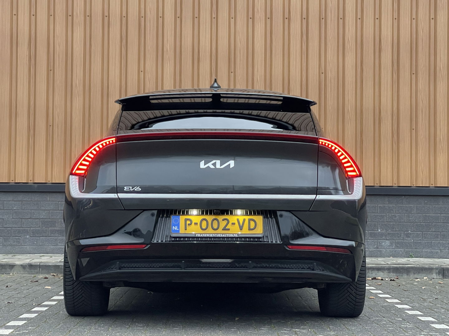 Kia Ev6 Plus 77.4 kWh | SoH 100% | Apple Carplay | Achteruitrijcamera | Parkeersensoren | Elektrische Stoelen | Stoelverwarming/verkoeling | DAB | Navigatie | Meridian | Stuurverwarming |