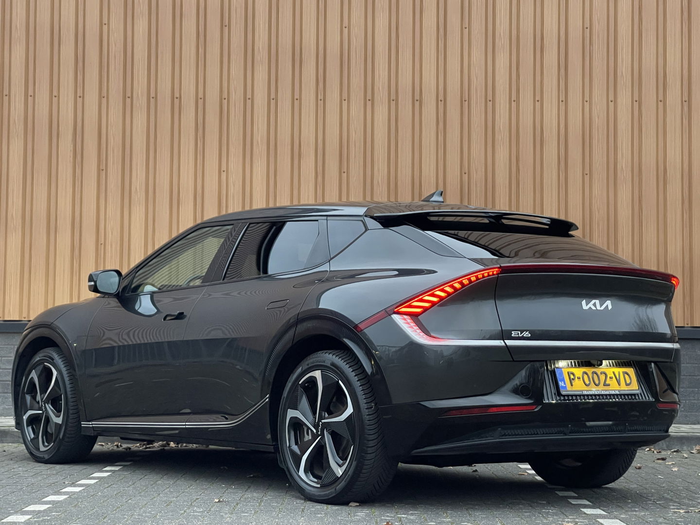 Kia Ev6 Plus 77.4 kWh | SoH 100% | Apple Carplay | Achteruitrijcamera | Parkeersensoren | Elektrische Stoelen | Stoelverwarming/verkoeling | DAB | Navigatie | Meridian | Stuurverwarming |