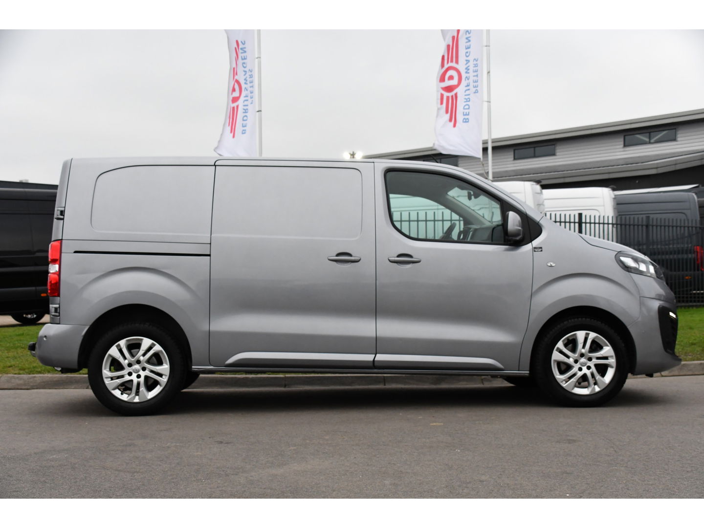 Opel Vivaro 2.0 CDTI L2H1 Edition 360 Camera, Cruise, Carplay, Leder, Multimedia, NAVI, Trekhaak, Uniek!