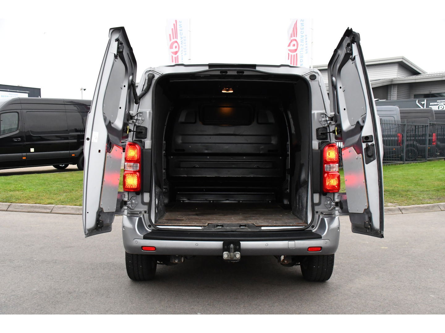 Opel Vivaro 2.0 CDTI L2H1 Edition 360 Camera, Cruise, Carplay, Leder, Multimedia, NAVI, Trekhaak, Uniek!