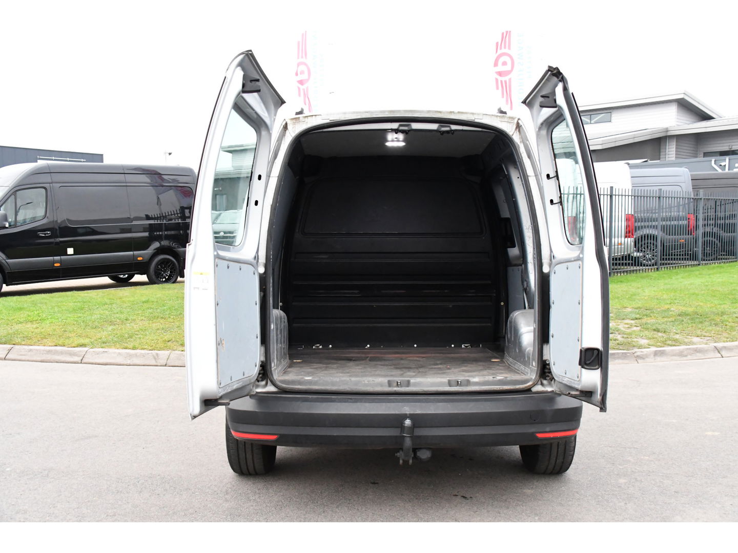 Volkswagen Caddy 2.0 TDI L1H1 BMT PB Edition Cruise, Carplay, Multimedia, 75pk, Airco, Trekhaak, Uniek!