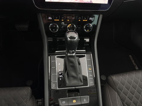Škoda Superb 2.0 TDI Style Business Aut. *XENON | NAVI-FULLMAP | MEMORY-PACK | HEATED-COMFORTSEATS | DAB+ | KEYLESS | ECC | PDC | CRUISE | PRIVACY-GLASS | TOWBAR | CARPLAY | SHIFT-PADDLES | AMBIENT-LIGHT | 17''ALU*