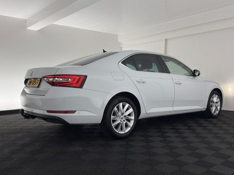 Škoda Superb 2.0 TDI Style Business Aut. *XENON | NAVI-FULLMAP | MEMORY-PACK | HEATED-COMFORTSEATS | DAB+ | KEYLESS | ECC | PDC | CRUISE | PRIVACY-GLASS | TOWBAR | CARPLAY | SHIFT-PADDLES | AMBIENT-LIGHT | 17''ALU*