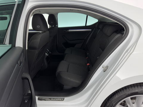 Škoda Superb 2.0 TDI Style Business Aut. *XENON | NAVI-FULLMAP | MEMORY-PACK | HEATED-COMFORTSEATS | DAB+ | KEYLESS | ECC | PDC | CRUISE | PRIVACY-GLASS | TOWBAR | CARPLAY | SHIFT-PADDLES | AMBIENT-LIGHT | 17''ALU*