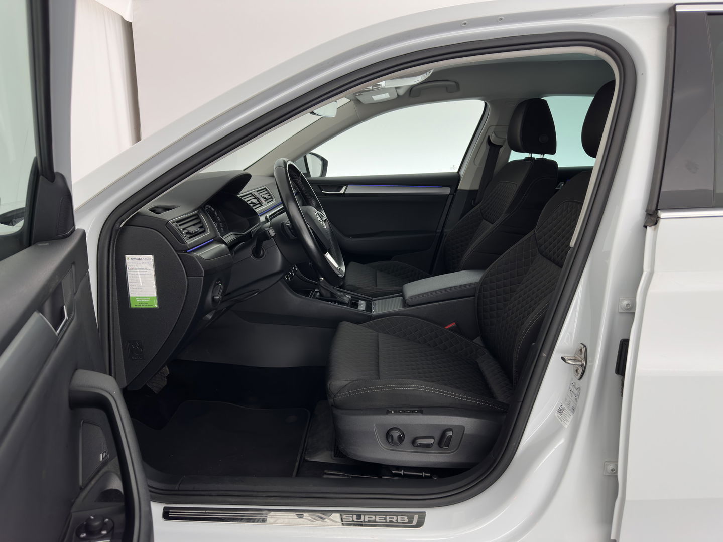 Škoda Superb 2.0 TDI Style Business Aut. *XENON | NAVI-FULLMAP | MEMORY-PACK | HEATED-COMFORTSEATS | DAB+ | KEYLESS | ECC | PDC | CRUISE | PRIVACY-GLASS | TOWBAR | CARPLAY | SHIFT-PADDLES | AMBIENT-LIGHT | 17''ALU*