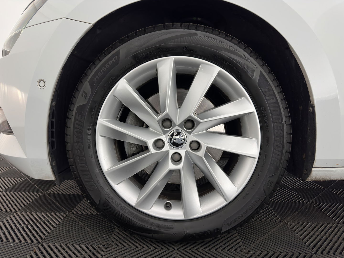 Škoda Superb 2.0 TDI Style Business Aut. *XENON | NAVI-FULLMAP | MEMORY-PACK | HEATED-COMFORTSEATS | DAB+ | KEYLESS | ECC | PDC | CRUISE | PRIVACY-GLASS | TOWBAR | CARPLAY | SHIFT-PADDLES | AMBIENT-LIGHT | 17''ALU*