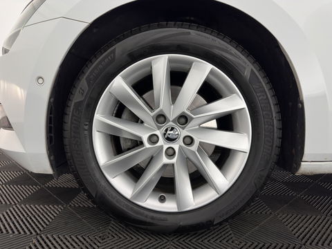 Škoda Superb 2.0 TDI Style Business Aut. *XENON | NAVI-FULLMAP | MEMORY-PACK | HEATED-COMFORTSEATS | DAB+ | KEYLESS | ECC | PDC | CRUISE | PRIVACY-GLASS | TOWBAR | CARPLAY | SHIFT-PADDLES | AMBIENT-LIGHT | 17''ALU*