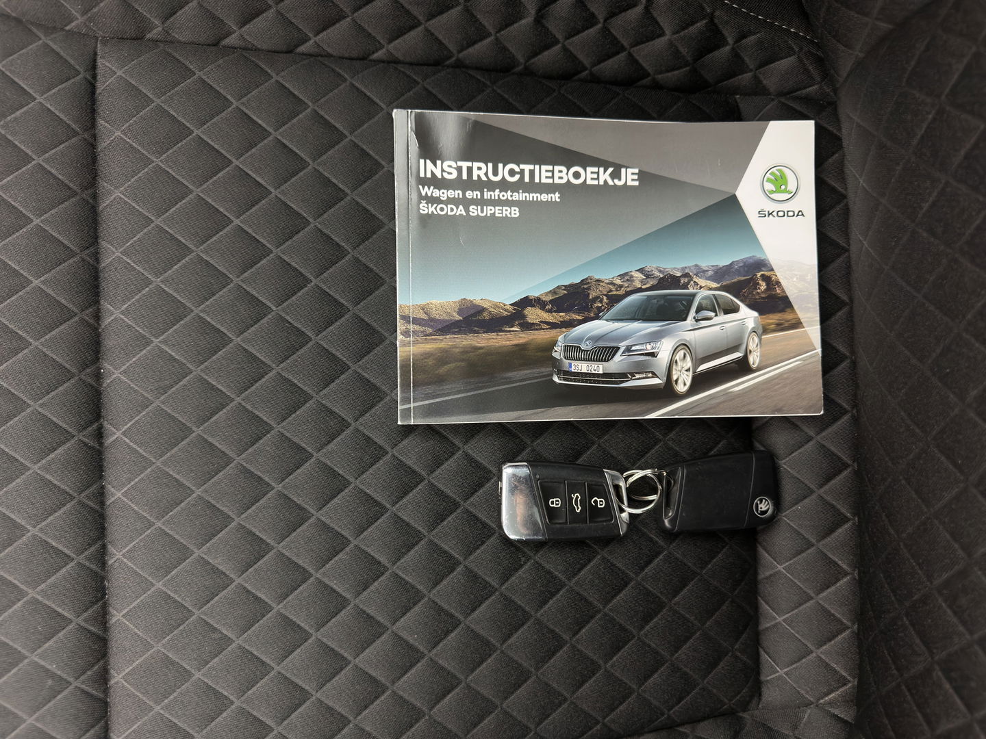 Škoda Superb 2.0 TDI Style Business Aut. *XENON | NAVI-FULLMAP | MEMORY-PACK | HEATED-COMFORTSEATS | DAB+ | KEYLESS | ECC | PDC | CRUISE | PRIVACY-GLASS | TOWBAR | CARPLAY | SHIFT-PADDLES | AMBIENT-LIGHT | 17''ALU*