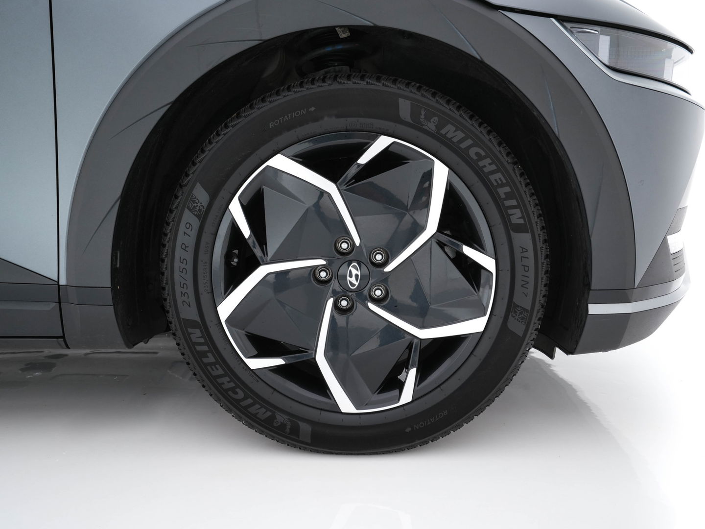 Hyundai IONIQ 5 Connect+ 73kWh [ 3-Fase ] {SOH-97%} (INCL-BTW) Aut *HEATPUMP | LEATHER | BOSE-AUDIO | FULL-LED | DIGI-COCKPIT | AMBIENT-LIGHT | DAB | SHIFT-PADDLES | HEAD-UP | NAVI-FULLMAP | KEYLESS | CAMERA | HEATED-COMFORTSEATS | ...