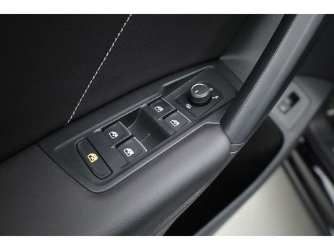 Volkswagen Tiguan 1.5 TSI R-Line DSG | Pano | Elek. Trekhaak | Camera | Stoel- Stuurverw. | Keyless | Navi | CarPlay