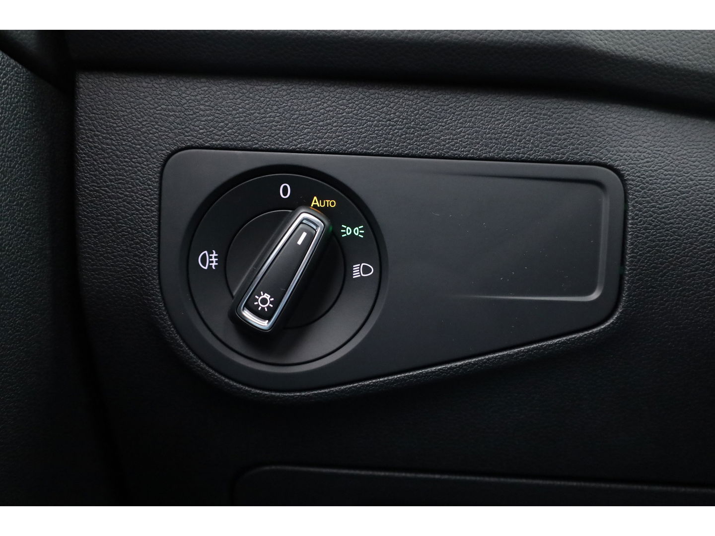 Volkswagen Tiguan 1.5 TSI R-Line DSG | Pano | Elek. Trekhaak | Camera | Stoel- Stuurverw. | Keyless | Navi | CarPlay