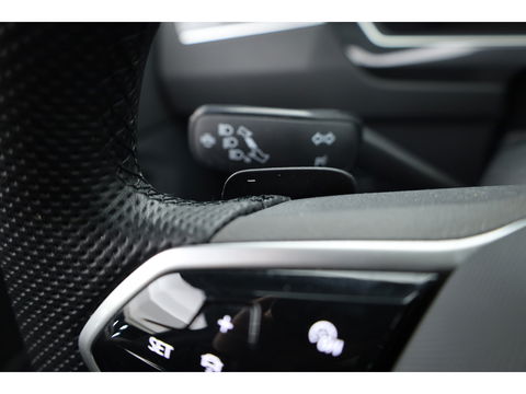 Volkswagen Tiguan 1.5 TSI R-Line DSG | Pano | Elek. Trekhaak | Camera | Stoel- Stuurverw. | Keyless | Navi | CarPlay