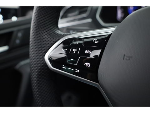 Volkswagen Tiguan 1.5 TSI R-Line DSG | Pano | Elek. Trekhaak | Camera | Stoel- Stuurverw. | Keyless | Navi | CarPlay