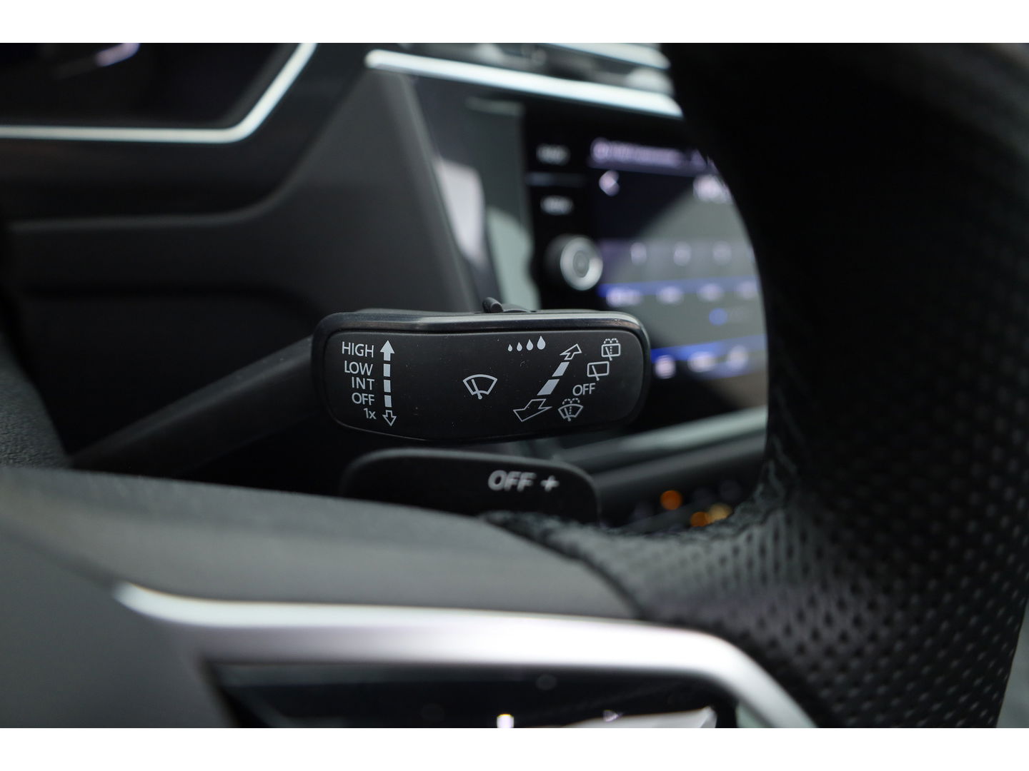 Volkswagen Tiguan 1.5 TSI R-Line DSG | Pano | Elek. Trekhaak | Camera | Stoel- Stuurverw. | Keyless | Navi | CarPlay