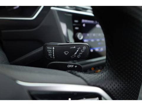 Volkswagen Tiguan 1.5 TSI R-Line DSG | Pano | Elek. Trekhaak | Camera | Stoel- Stuurverw. | Keyless | Navi | CarPlay