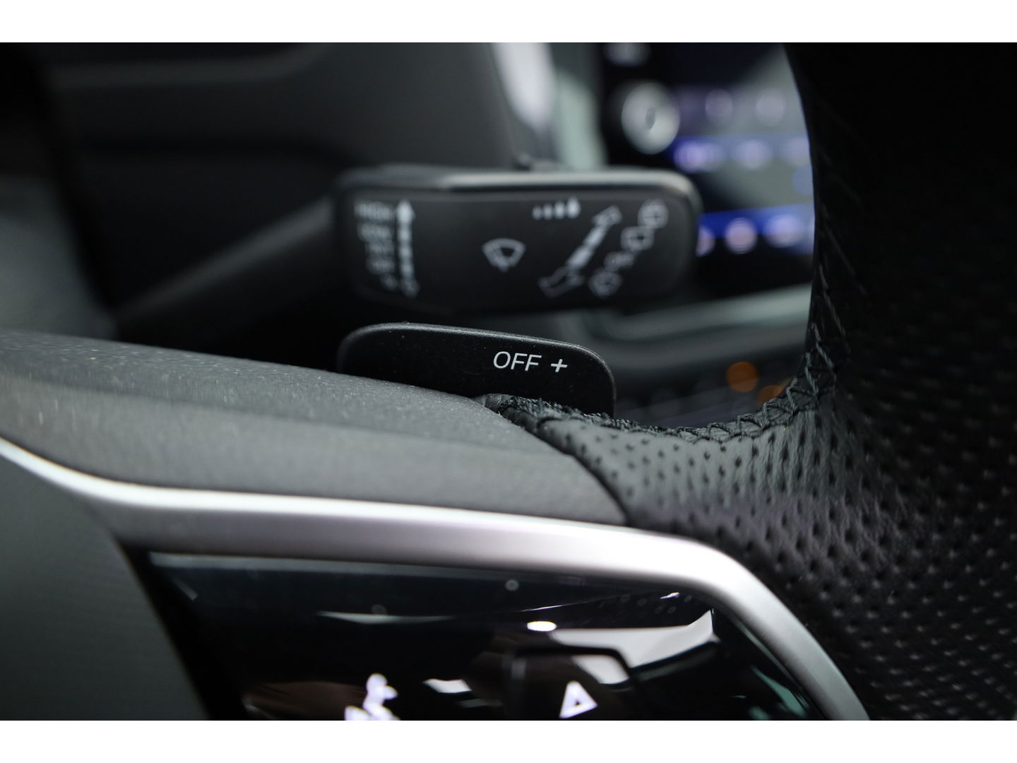 Volkswagen Tiguan 1.5 TSI R-Line DSG | Pano | Elek. Trekhaak | Camera | Stoel- Stuurverw. | Keyless | Navi | CarPlay